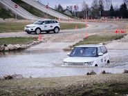 Range Rover в воде