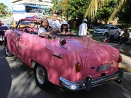 Розовый автомобиль